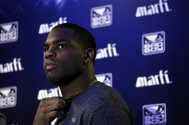 孙继海晒视频发出疑问：为什么现在小孩顺拐那么多