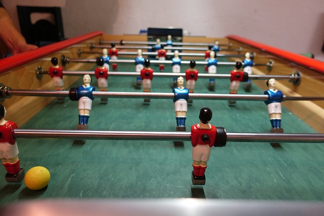 欧冠进球榜更新：莱万连续进球,