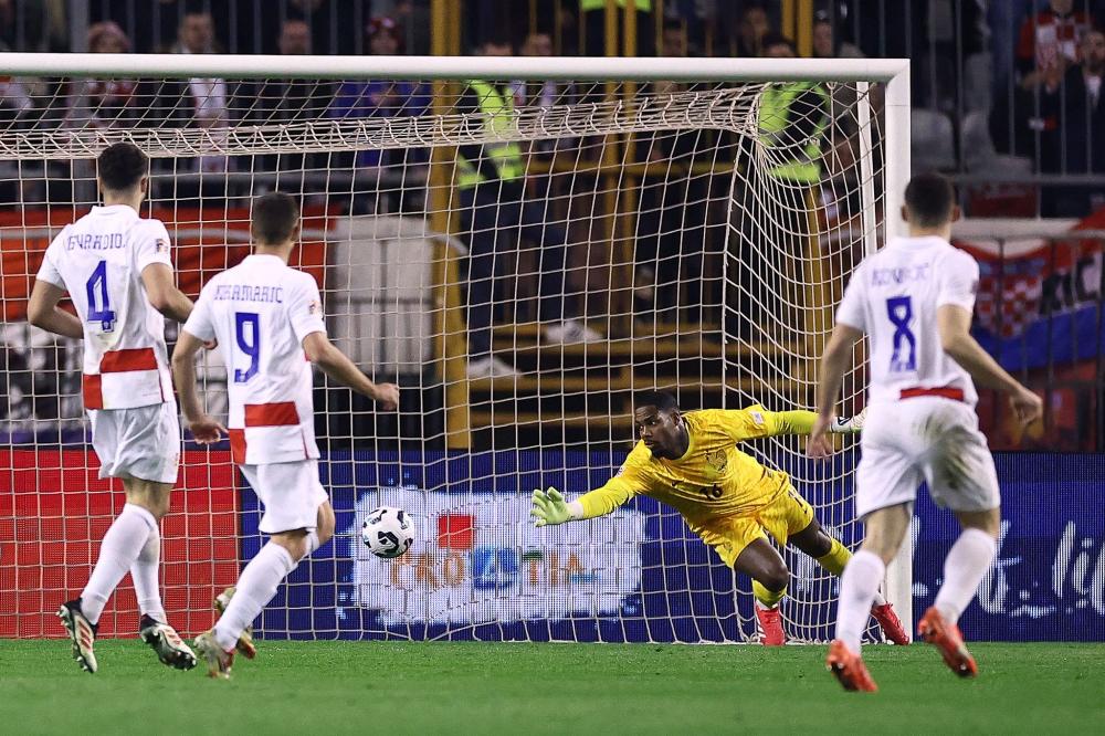 哈里森·巴恩斯成马刺队史最老30+5+5且命中5三分球员